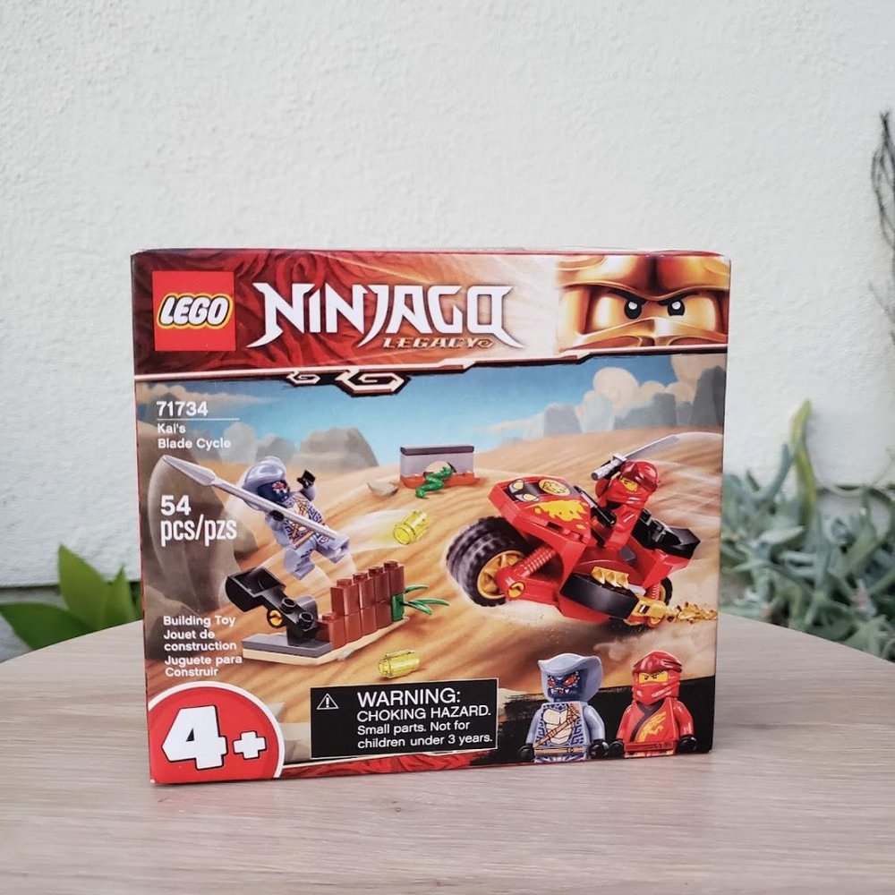 NEW LEGO Ninjago Motorcycle Kai's Blade Cycle with 2 minifigures 71734 $15 Brand
